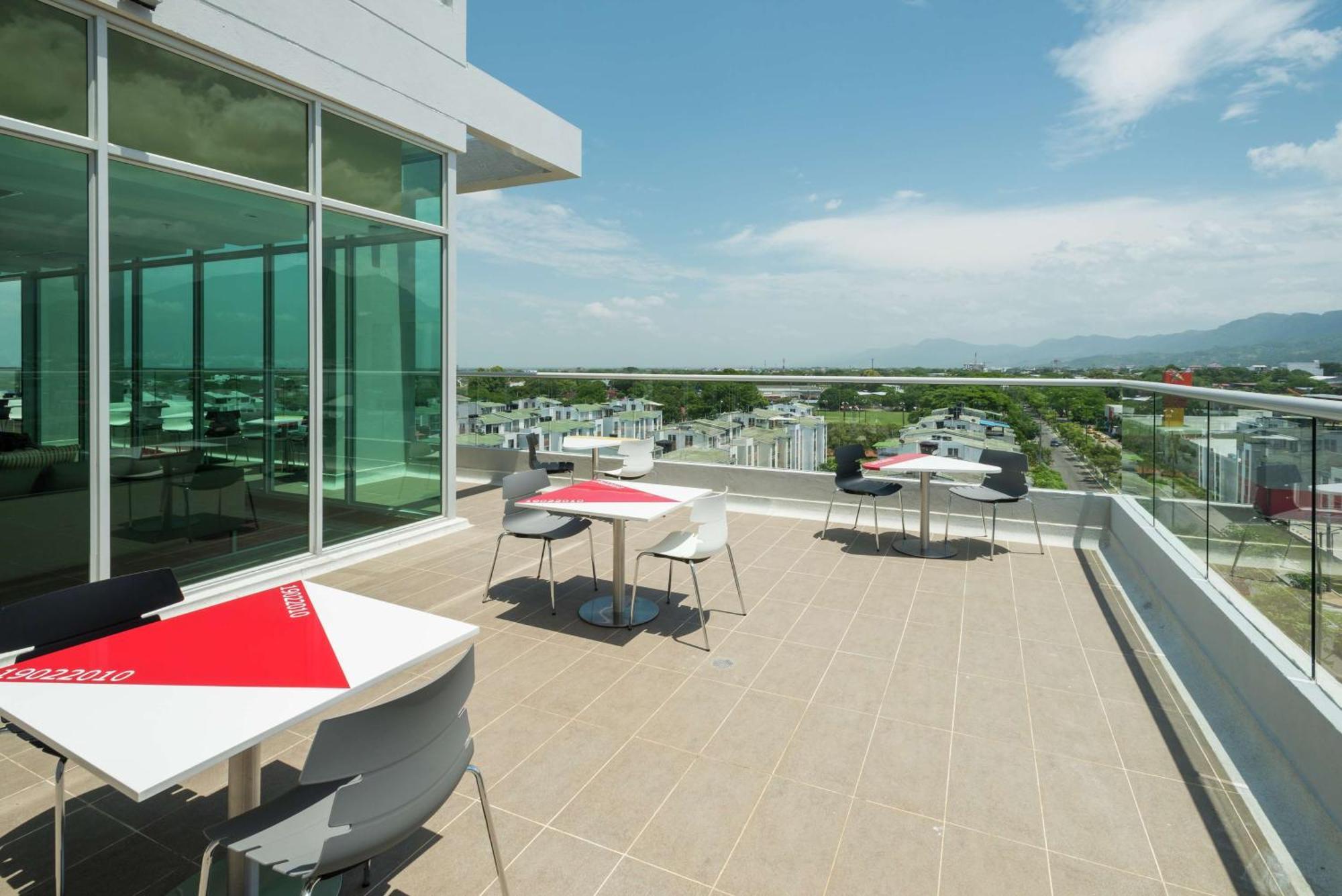 Hotel Hampton By Hilton Yopal Exterior foto
