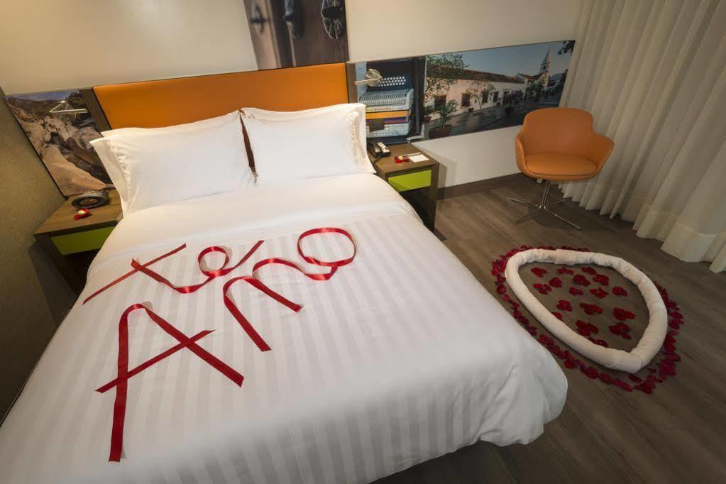 Hotel Hampton By Hilton Yopal Exterior foto